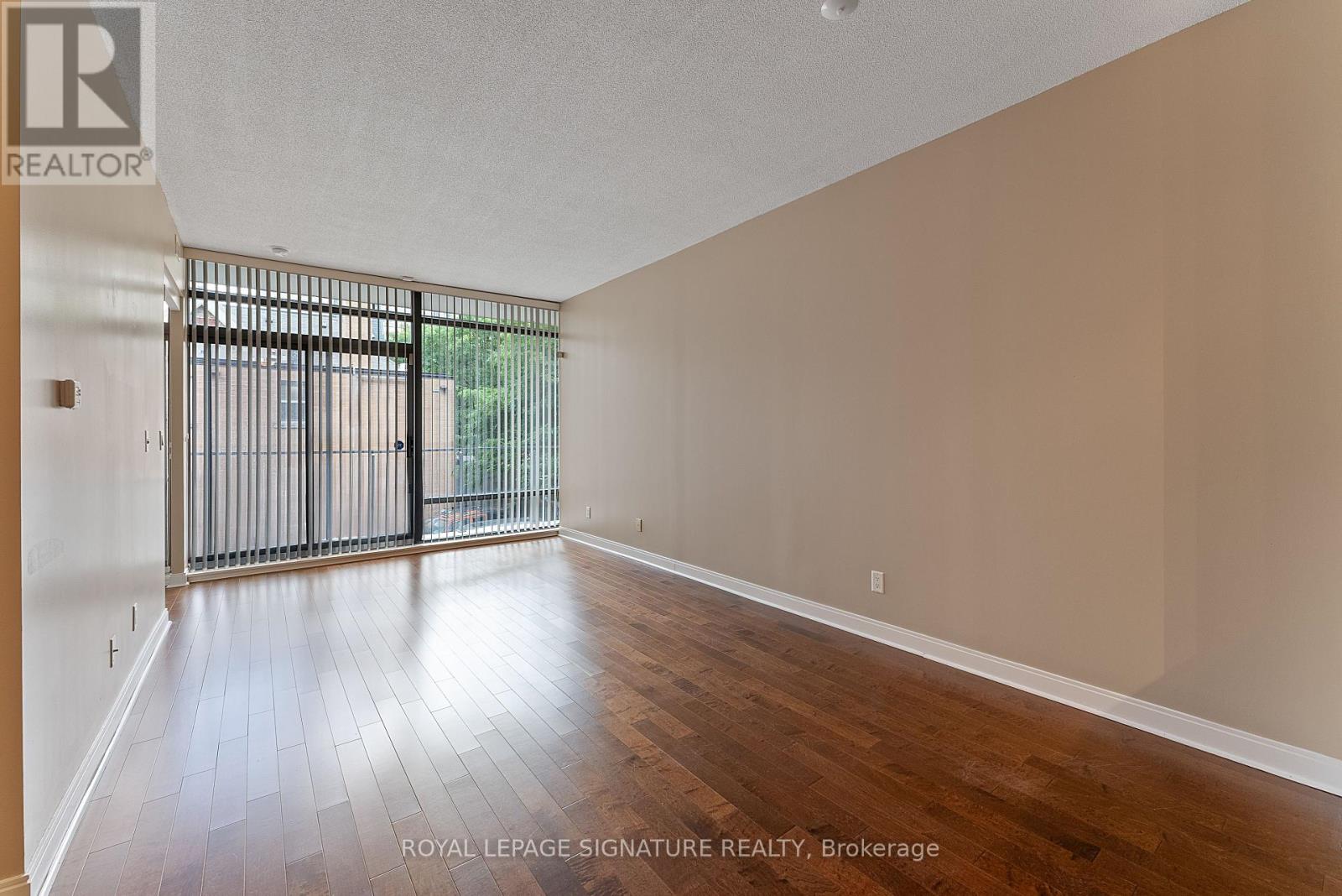 Photo 10 of 209 21 Scollard Street, Toronto ON
