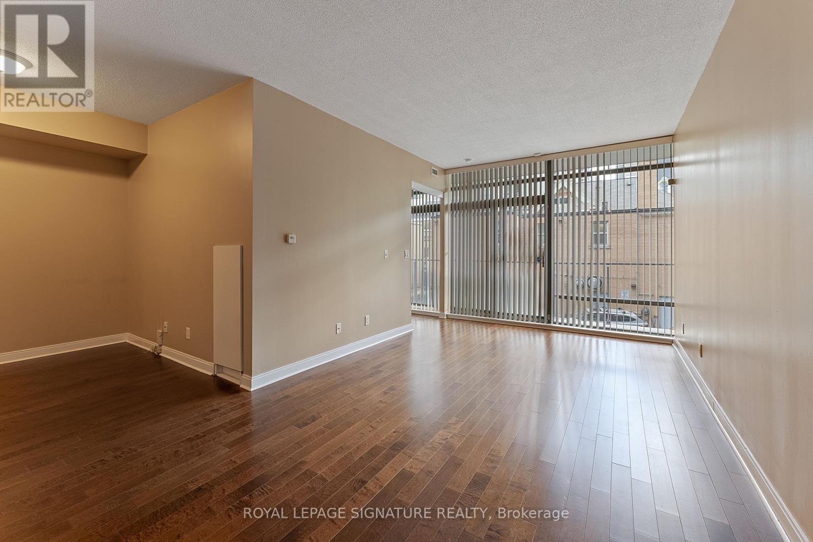 Photo 11 of 209 21 Scollard Street, Toronto ON