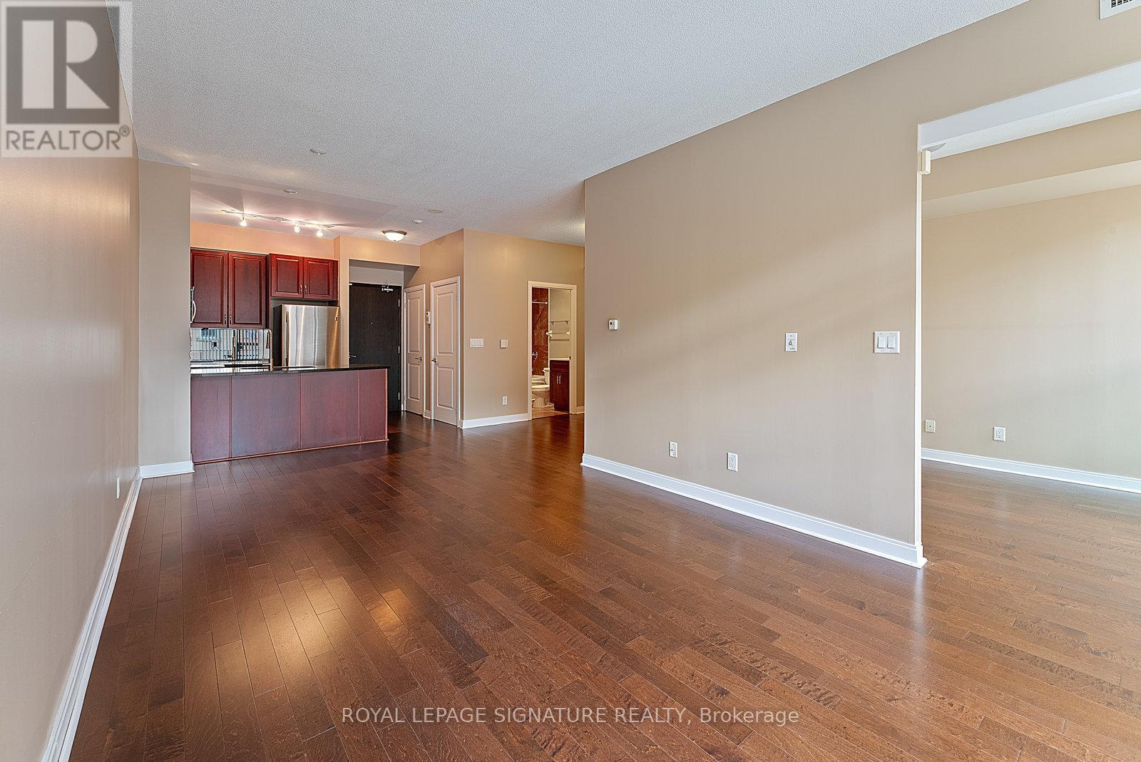 Photo 13 of 209 21 Scollard Street, Toronto ON