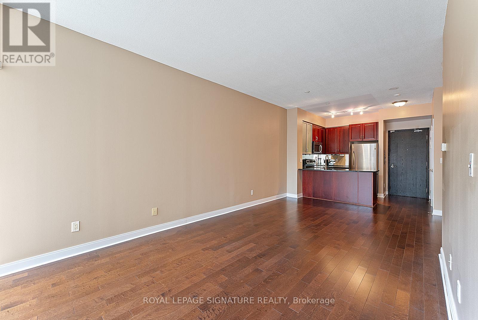 Photo 14 of 209 21 Scollard Street, Toronto ON