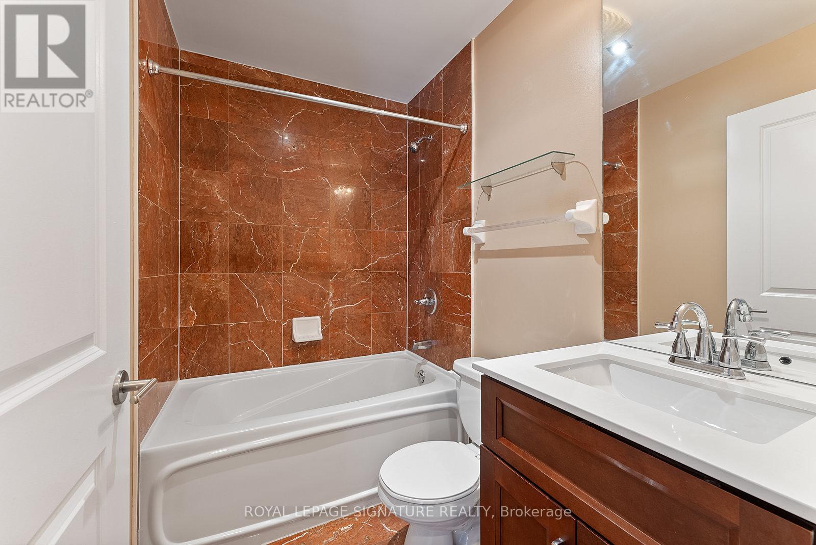 Photo 19 of 209 21 Scollard Street, Toronto ON