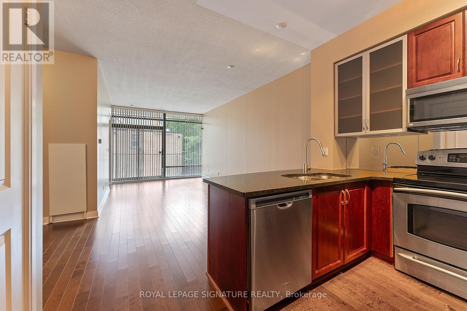 Photo 2 of 209 21 Scollard Street, Toronto ON