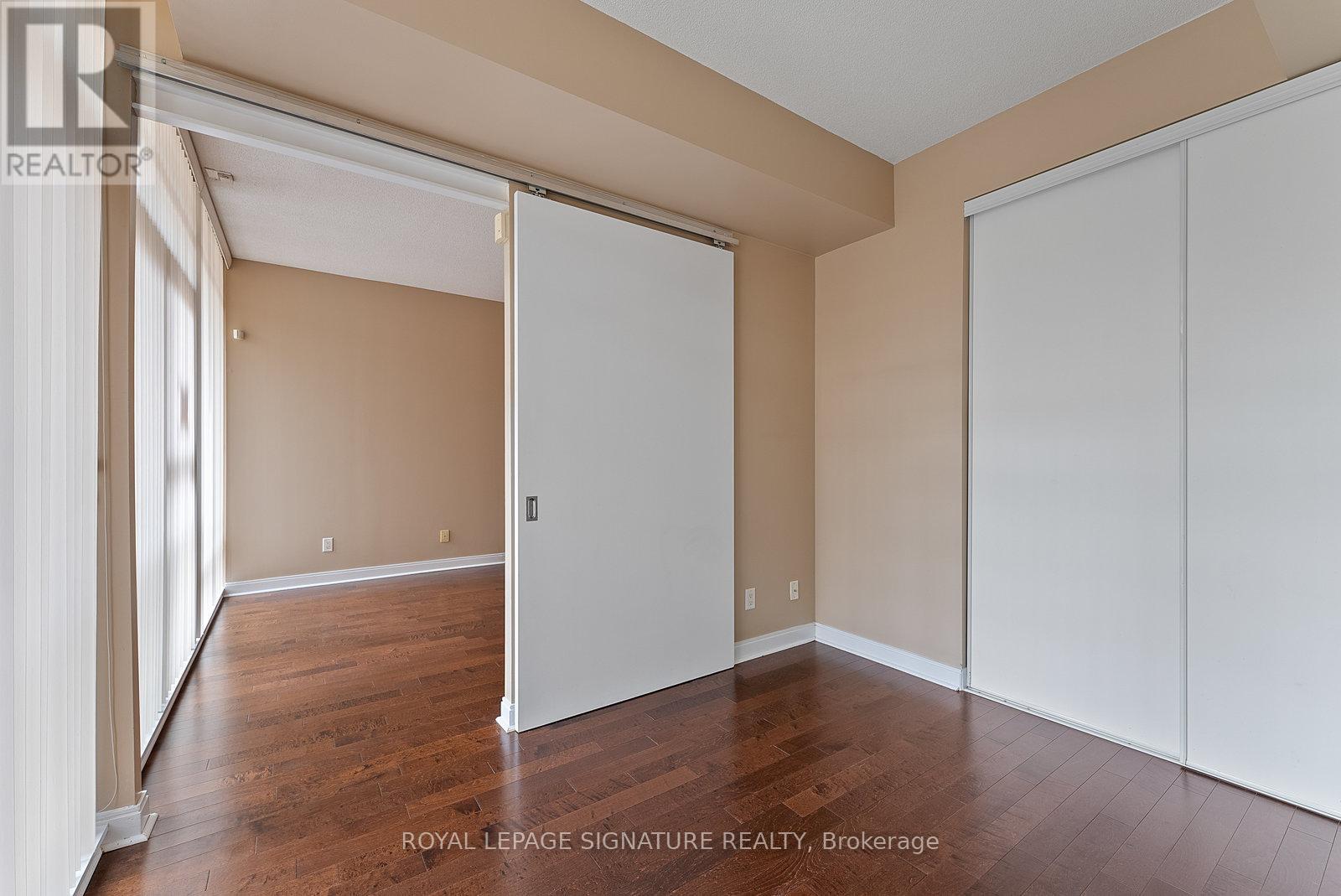 Photo 23 of 209 21 Scollard Street, Toronto ON