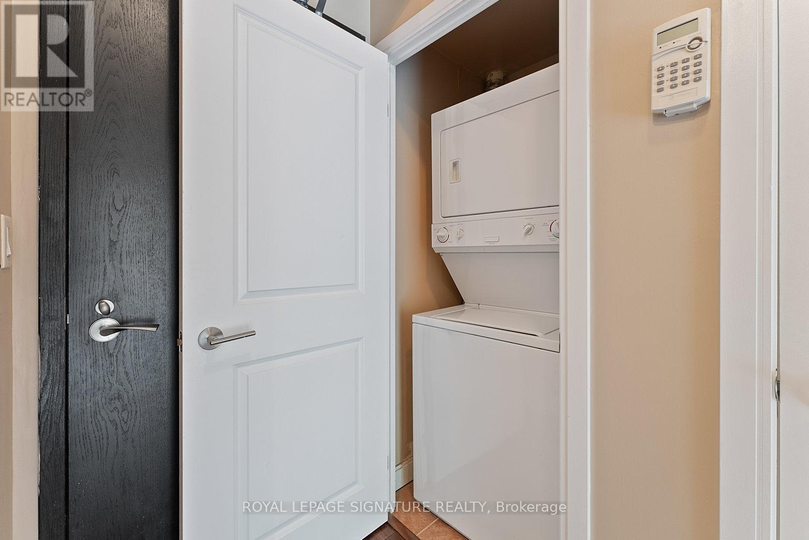 Photo 24 of 209 21 Scollard Street, Toronto ON