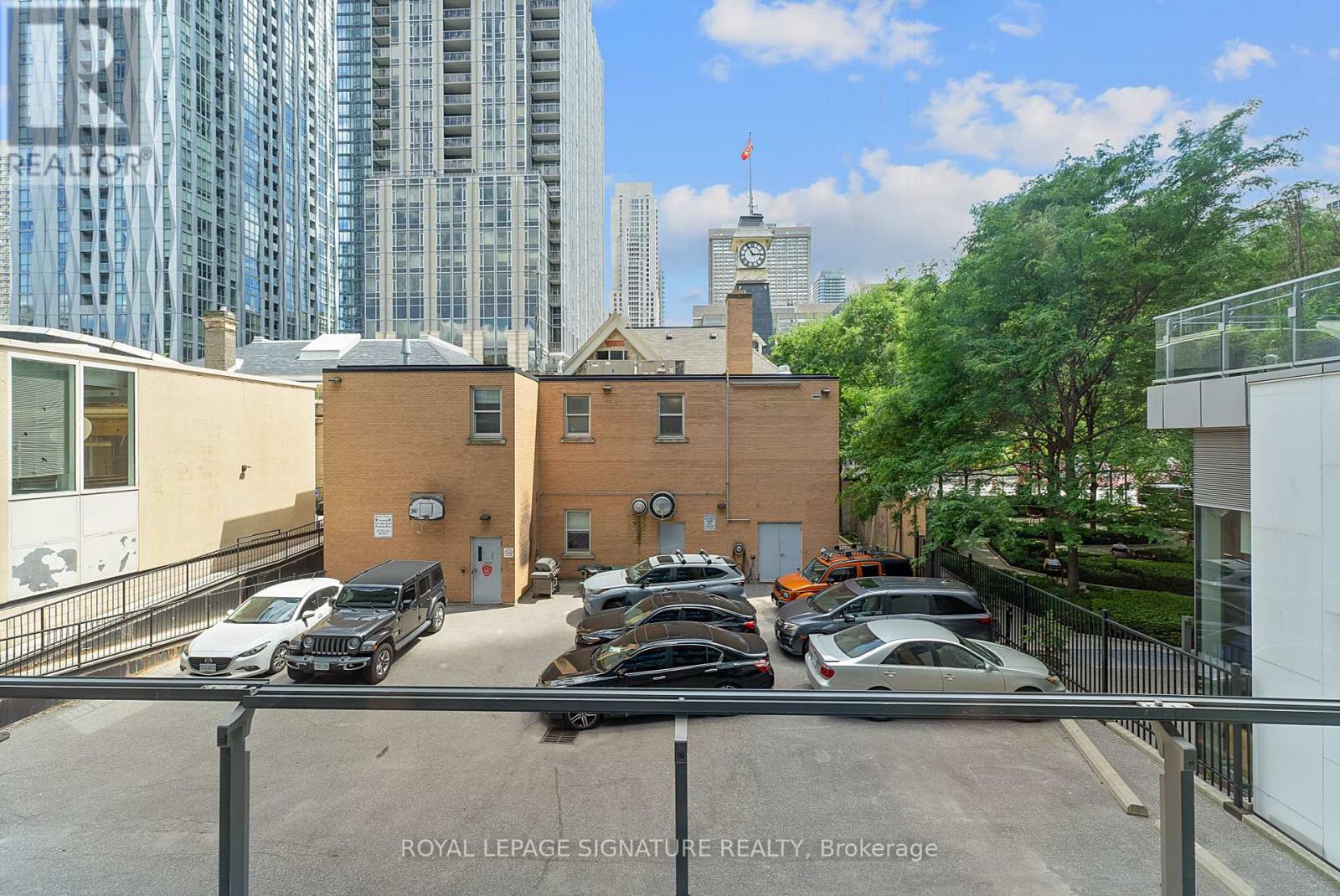 Photo 25 of 209 21 Scollard Street, Toronto ON