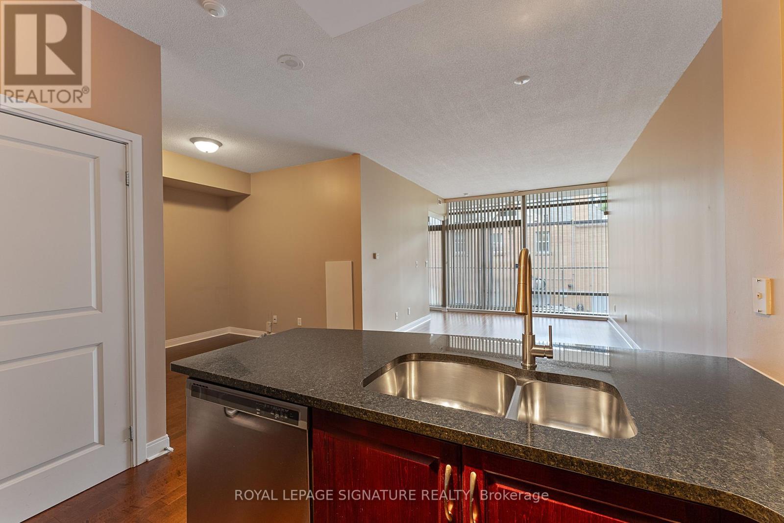 Photo 5 of 209 21 Scollard Street, Toronto ON