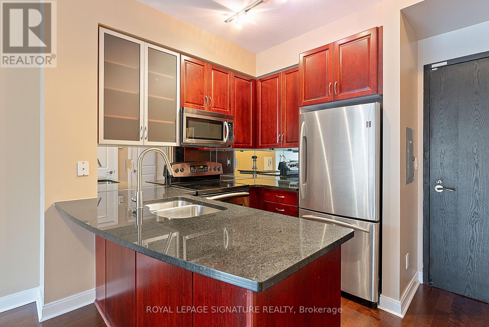 Photo 6 of 209 21 Scollard Street, Toronto ON