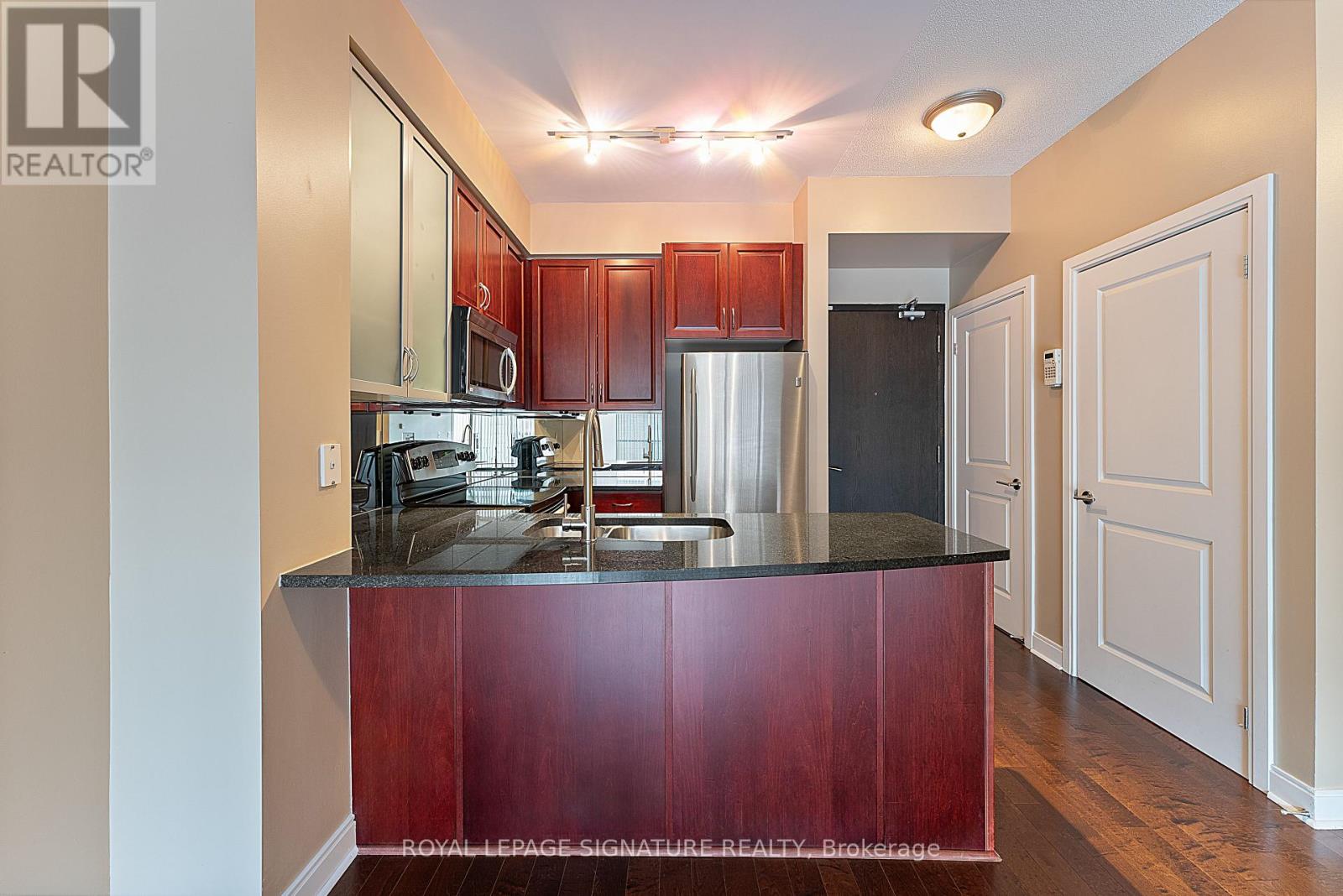 Photo 7 of 209 21 Scollard Street, Toronto ON