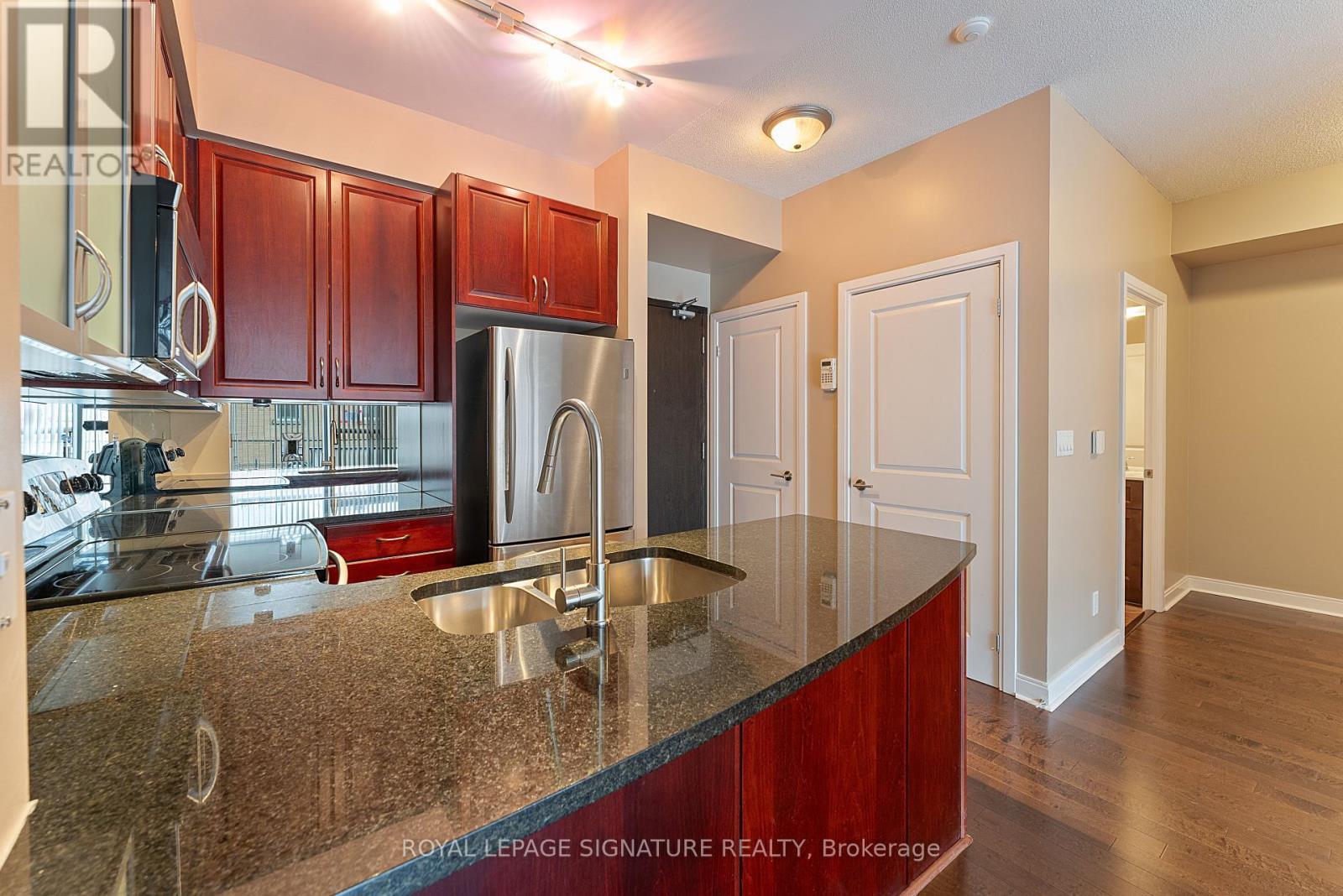 Photo 8 of 209 21 Scollard Street, Toronto ON