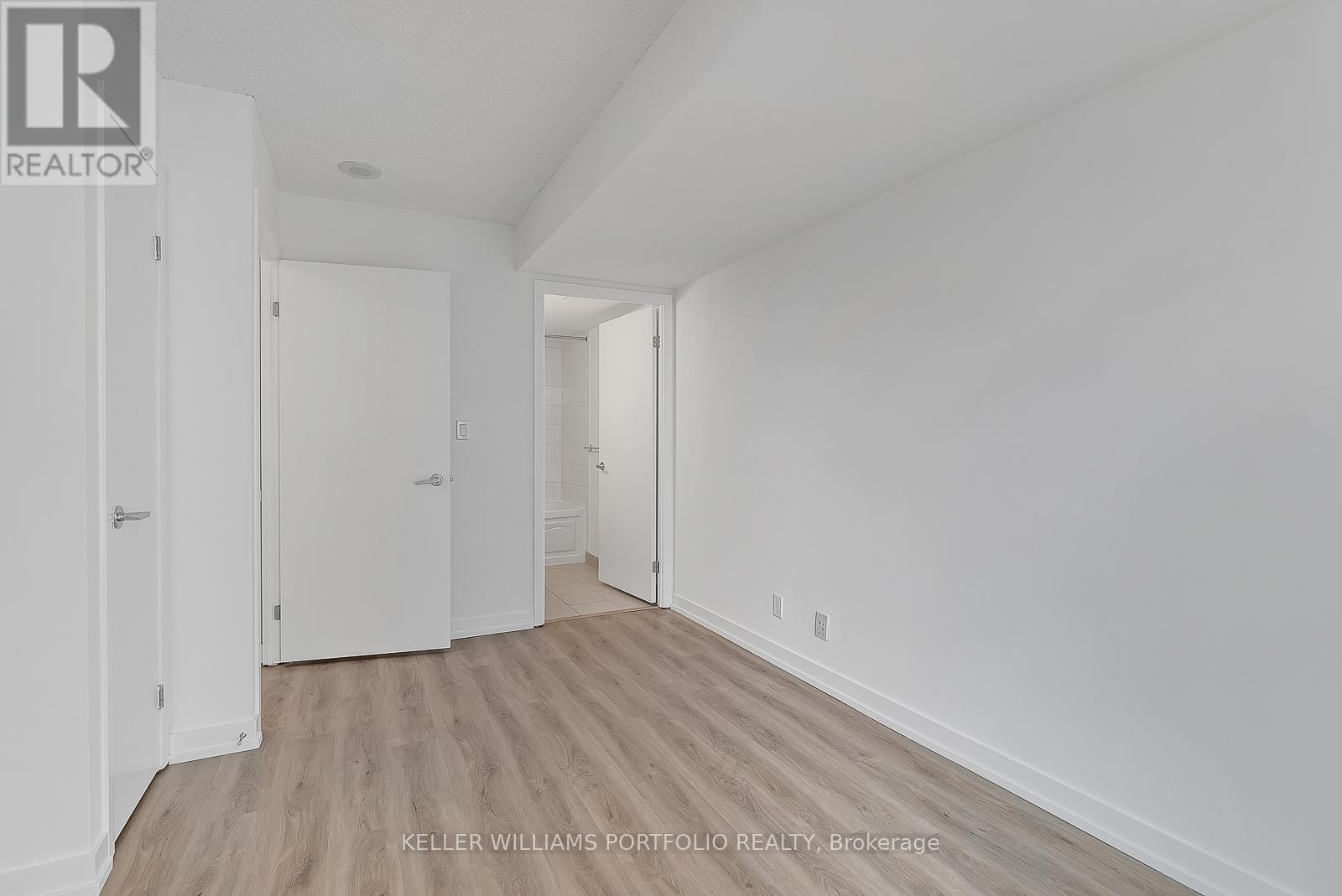 Photo 19 of 2309 81 Navy Wharf Court, Toronto ON