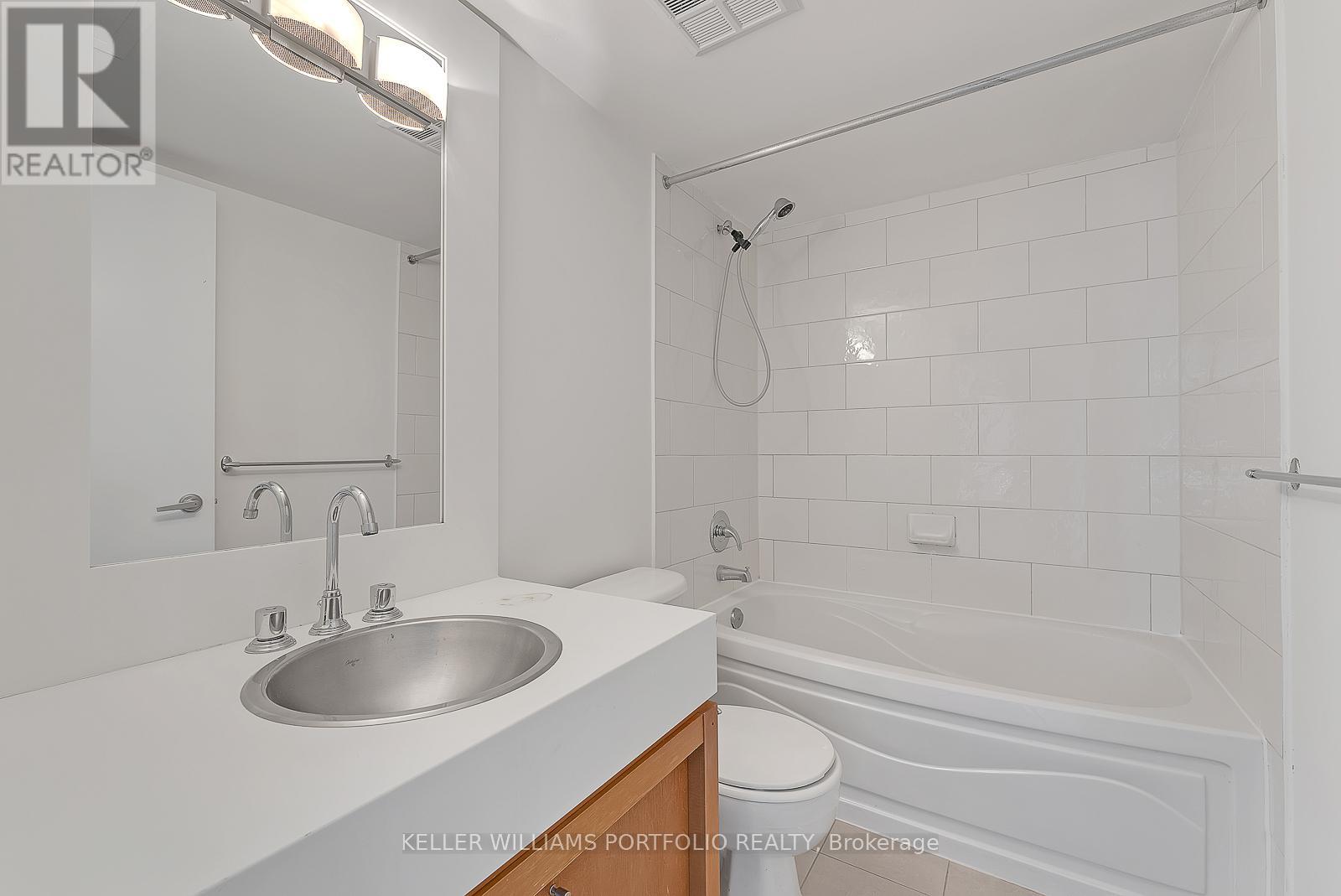 Photo 11 of 2309 81 Navy Wharf Court, Toronto ON
