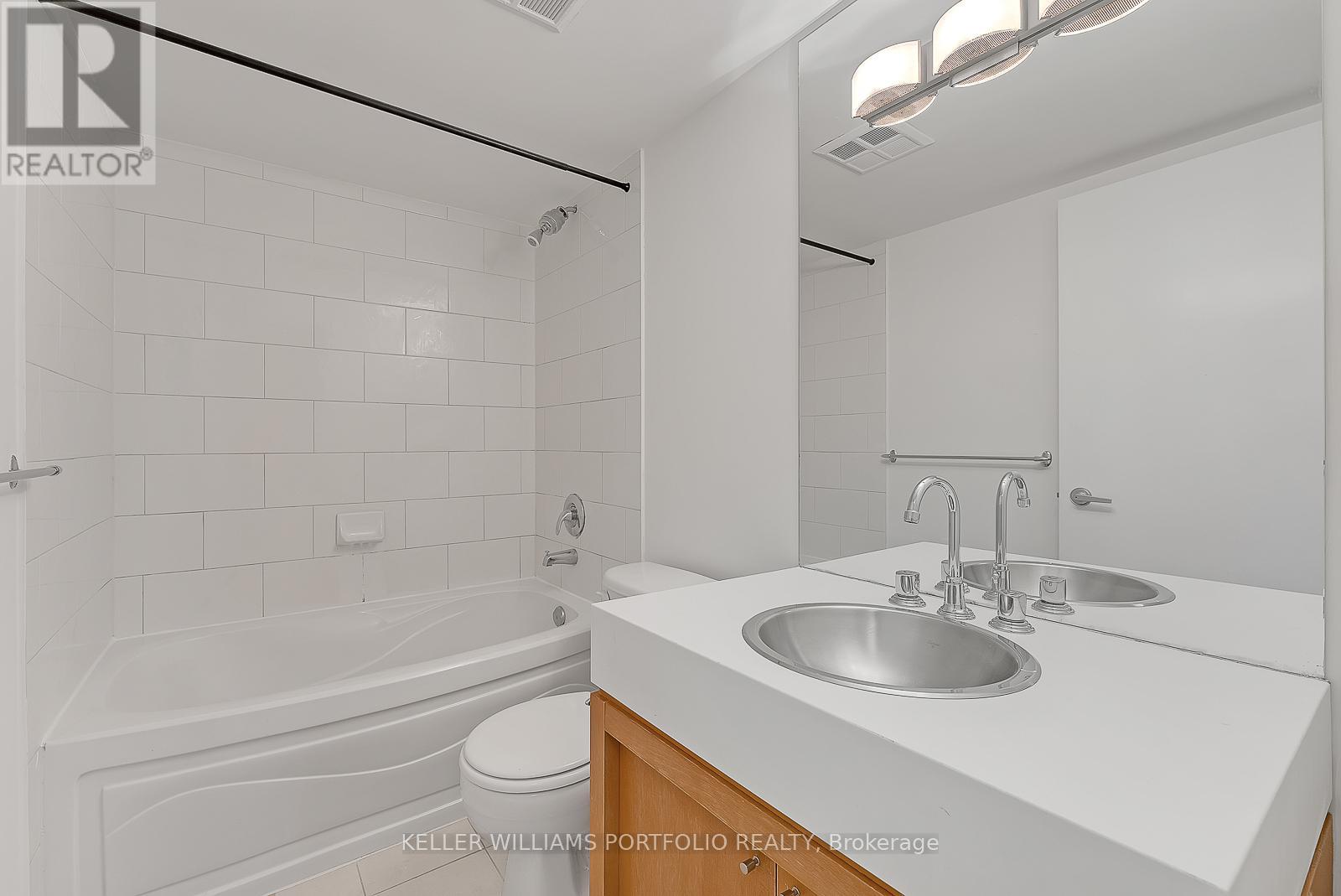 Photo 23 of 2309 81 Navy Wharf Court, Toronto ON
