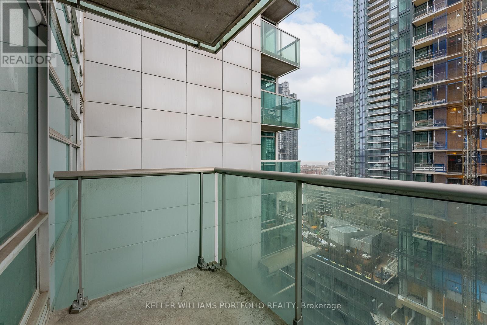 Photo 4 of 2309 81 Navy Wharf Court, Toronto ON