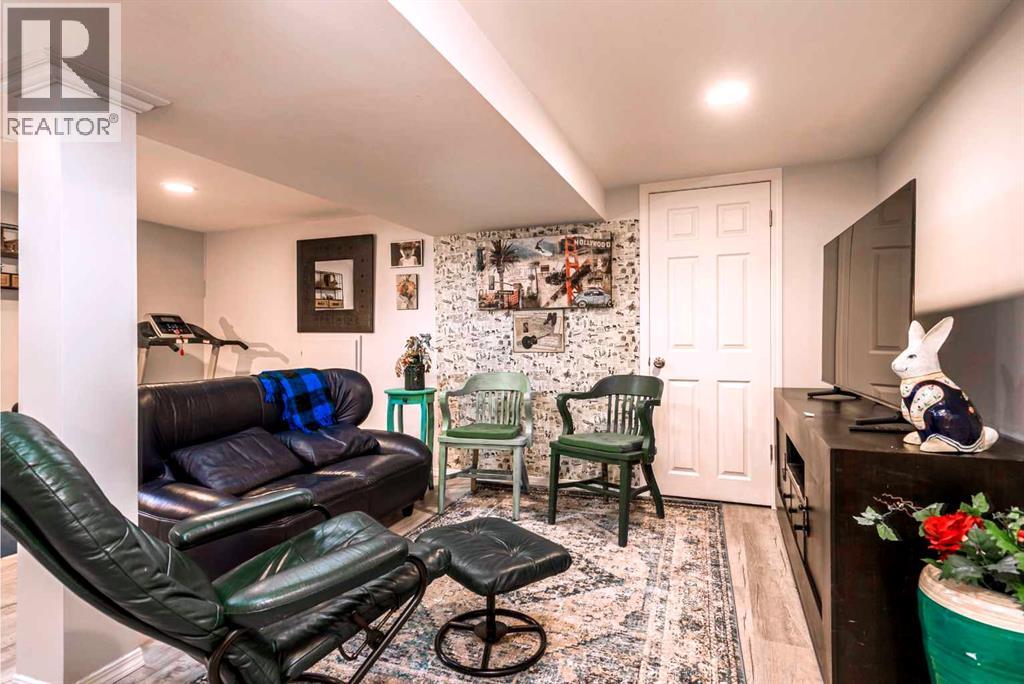 Single Family House Bungalow for Sale in   Avenue SW Parkhill Calgary 