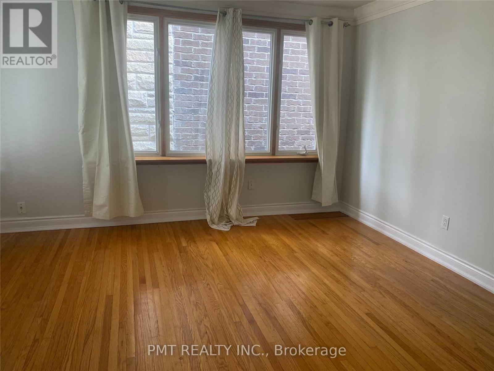 Photo 11 of Main 41 Park Street, Toronto ON