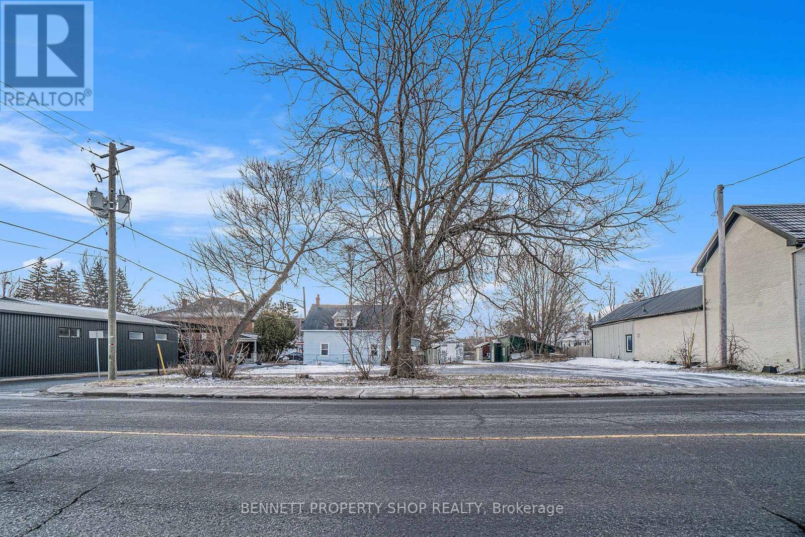 Photo 21 of 119 125 Daniel Street N, Arnprior ON