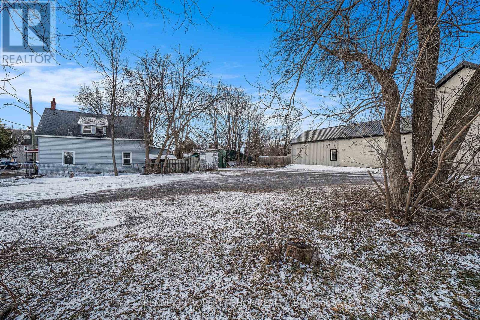 Photo 33 of 119 125 Daniel Street N, Arnprior ON