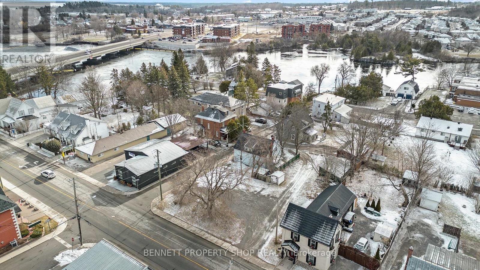 Photo 9 of 119 125 Daniel Street N, Arnprior ON