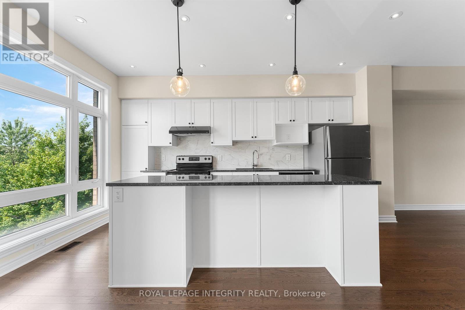 Photo 14 of 323 Twinflower Way, Ottawa ON