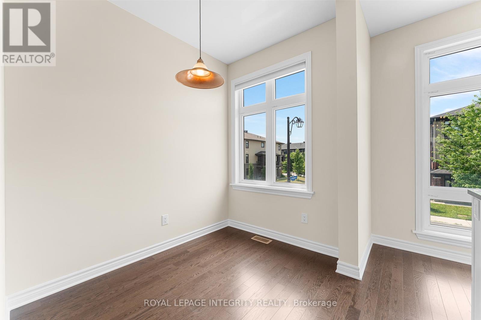 Photo 15 of 323 Twinflower Way, Ottawa ON