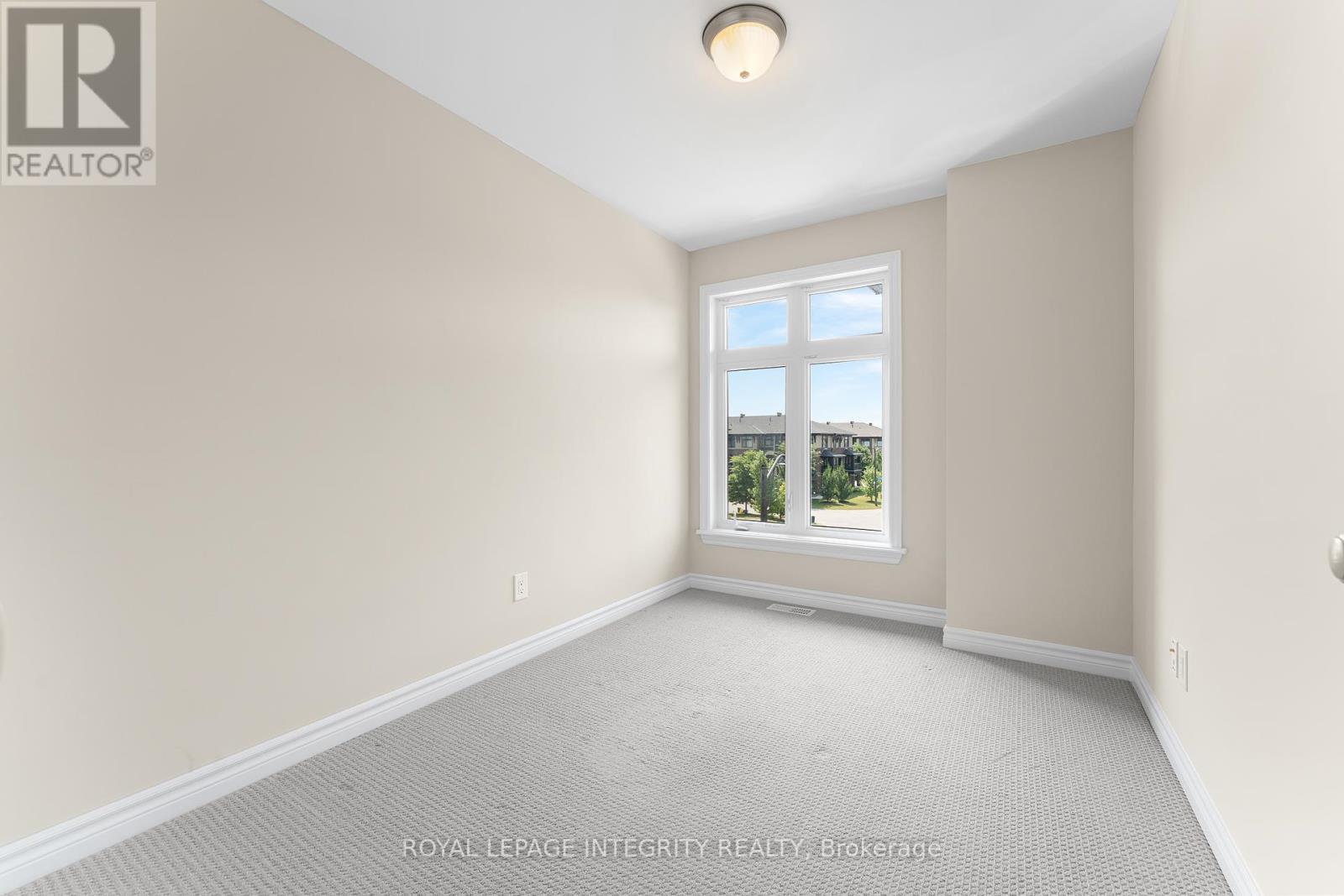 Photo 23 of 323 Twinflower Way, Ottawa ON
