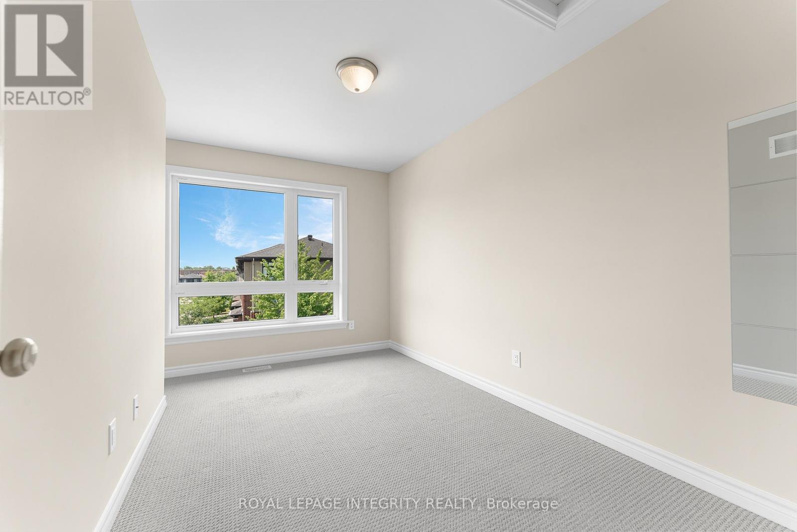Photo 25 of 323 Twinflower Way, Ottawa ON