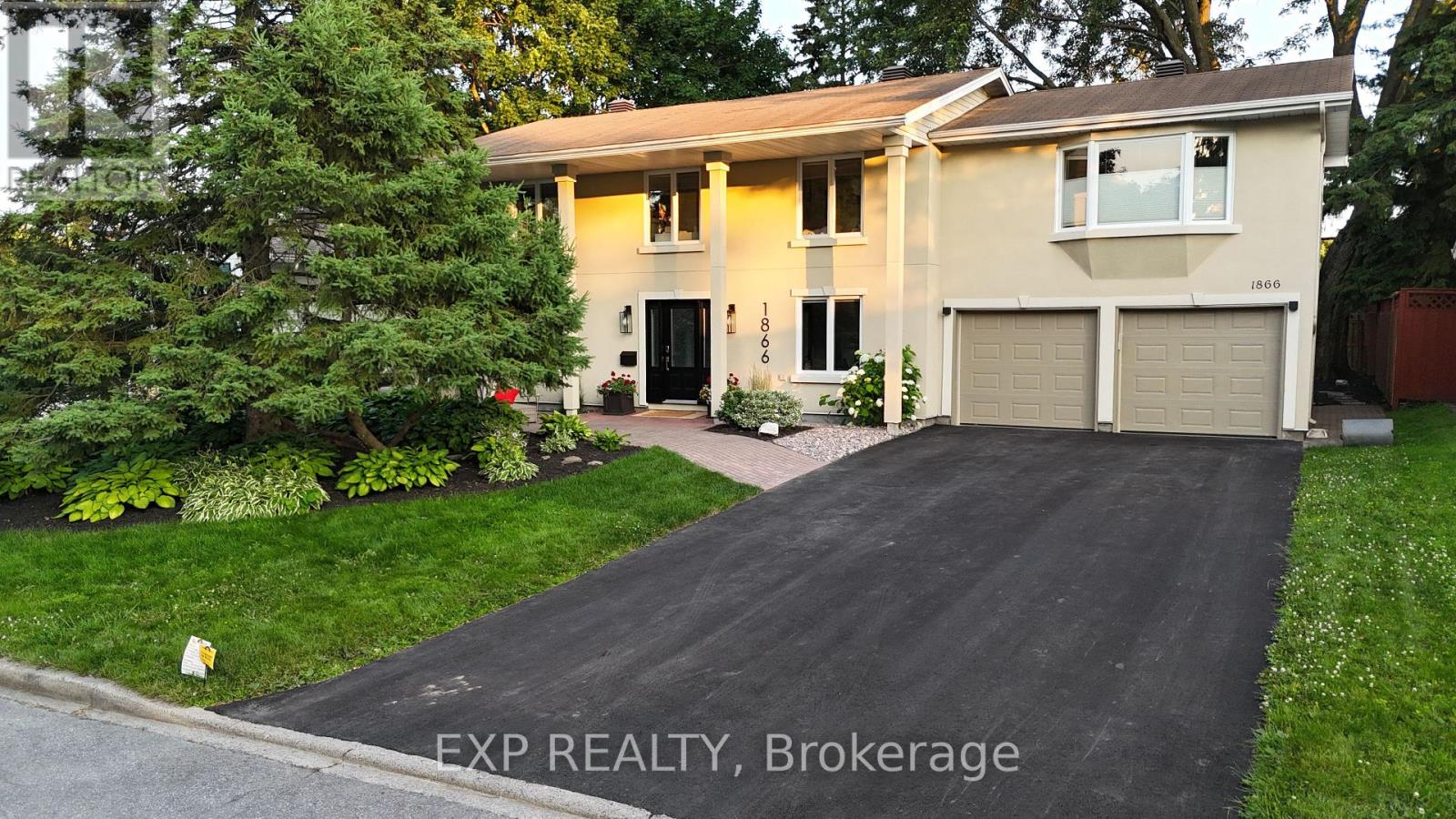 Wide Lot Double Car Garage