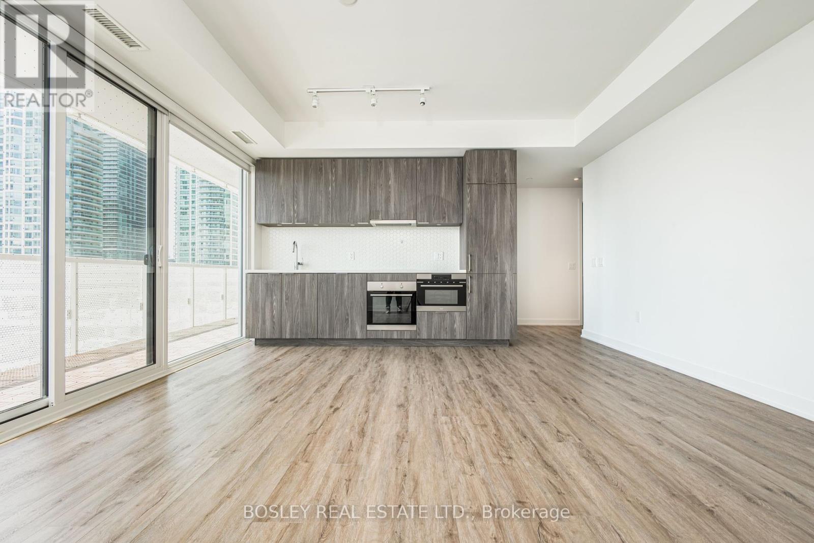 Photo 19 of 311 15 Queens Quay E, Toronto ON