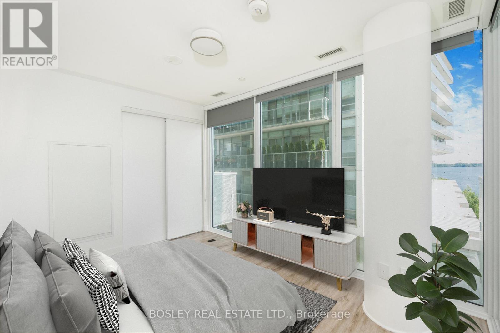Photo 3 of 311 15 Queens Quay E, Toronto ON