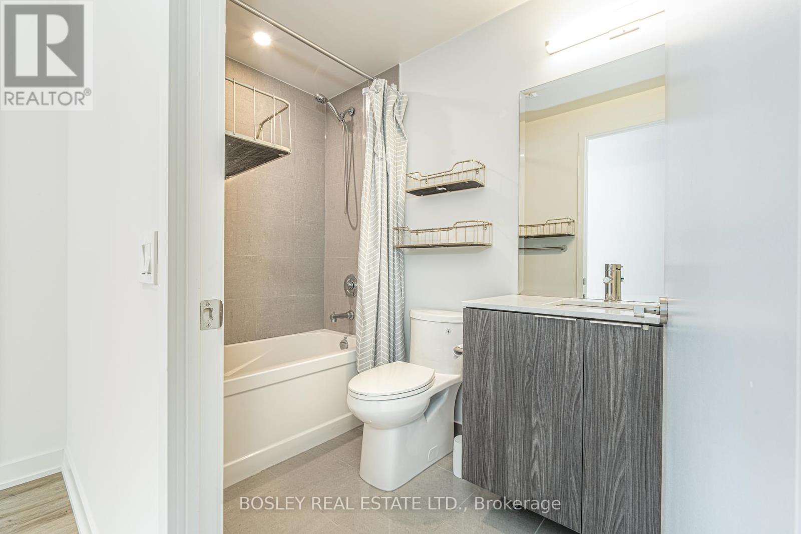 Photo 22 of 311 15 Queens Quay E, Toronto ON