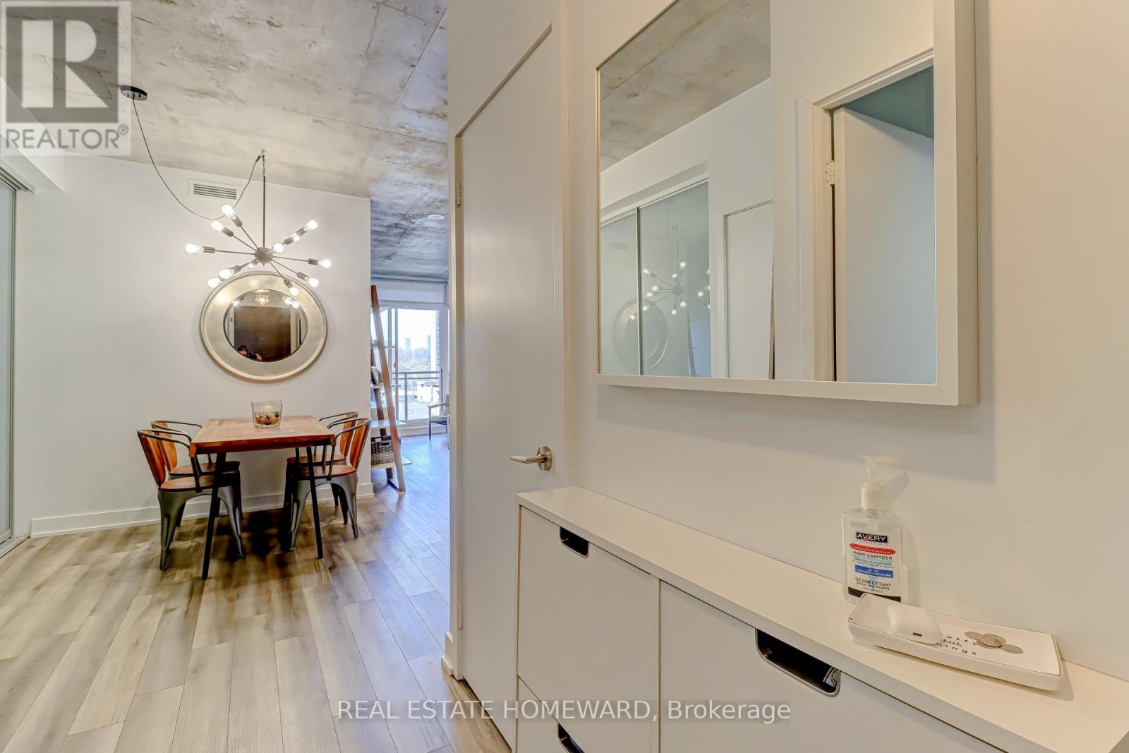 Photo 11 of 522 1190 Dundas Street E, Toronto ON
