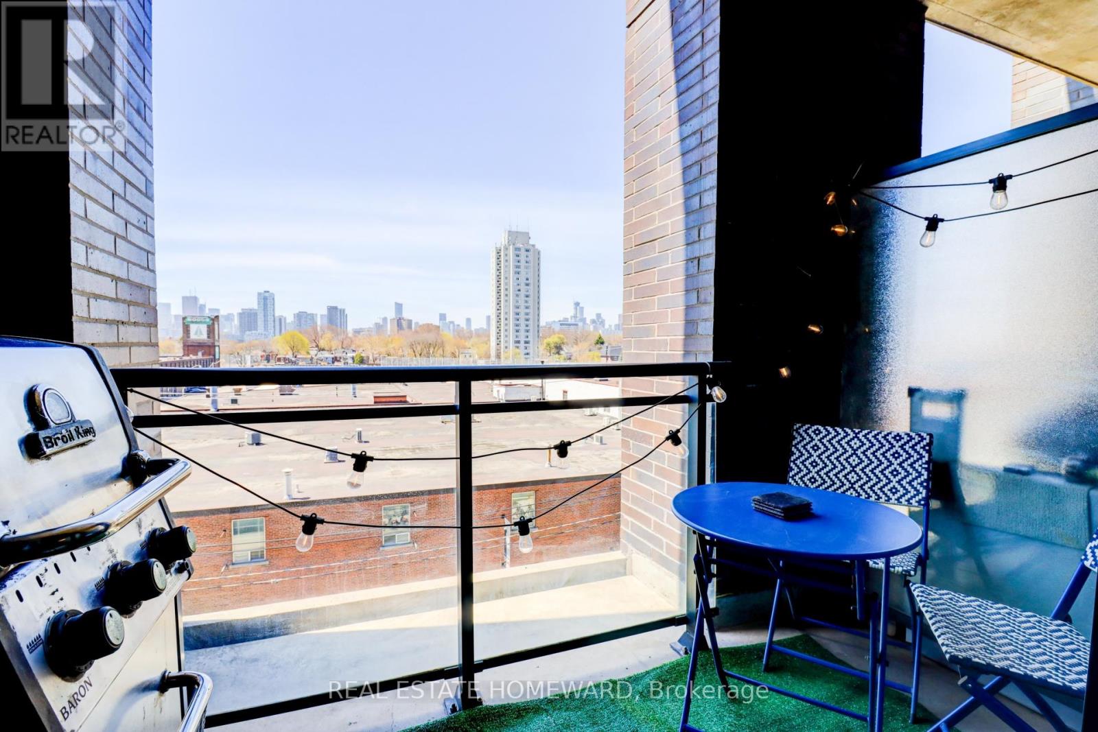 Photo 4 of 522 1190 Dundas Street E, Toronto ON