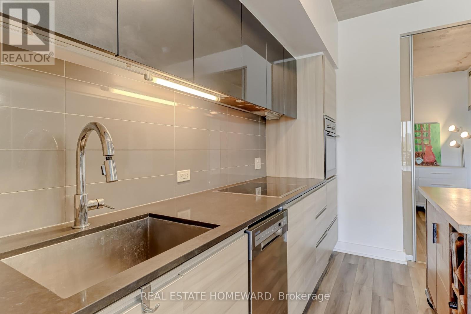 Photo 15 of 522 1190 Dundas Street E, Toronto ON