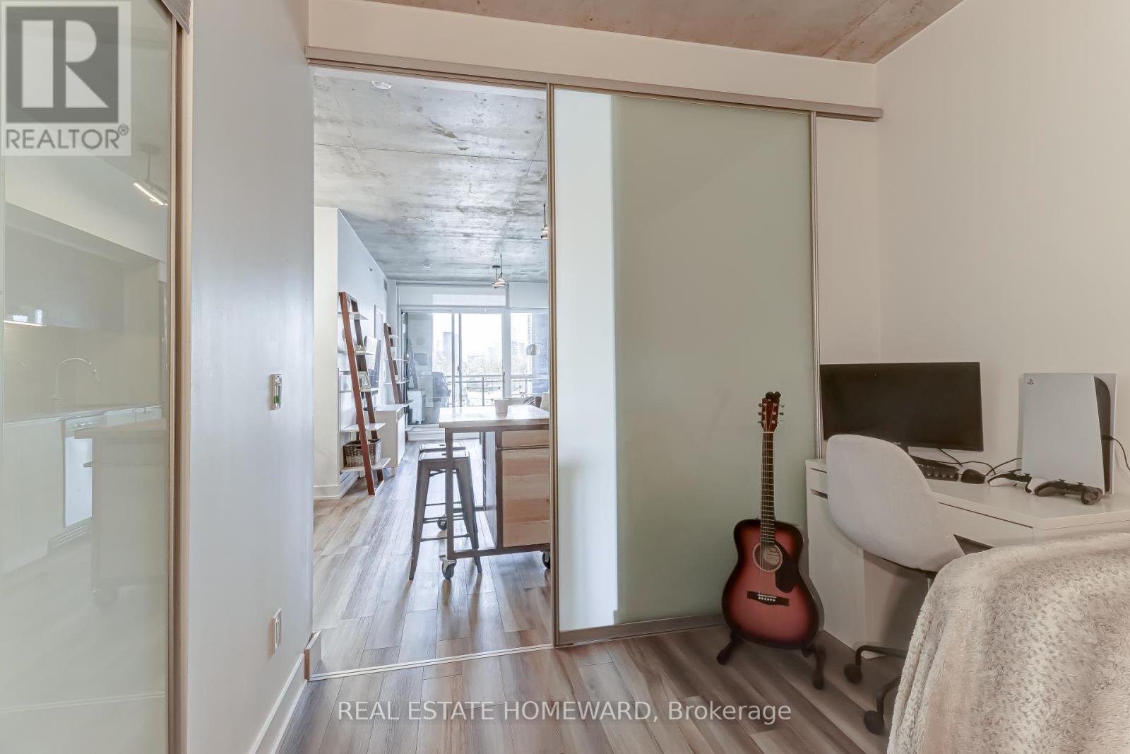 Photo 12 of 522 1190 Dundas Street E, Toronto ON