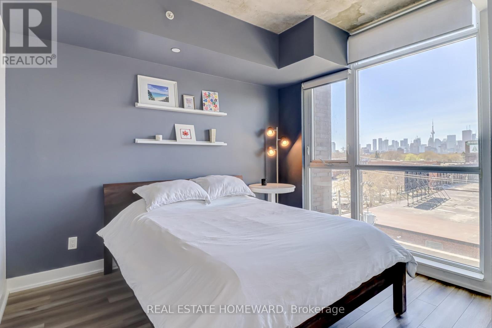 Photo 16 of 522 1190 Dundas Street E, Toronto ON