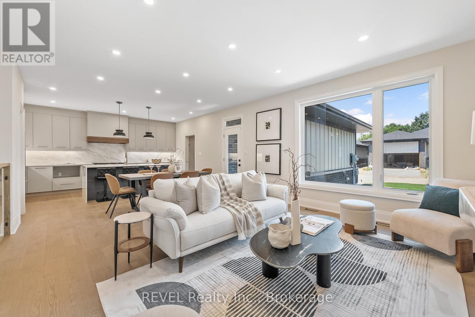 Photo 4 of 8 Accursi Crescent, Pelham ON