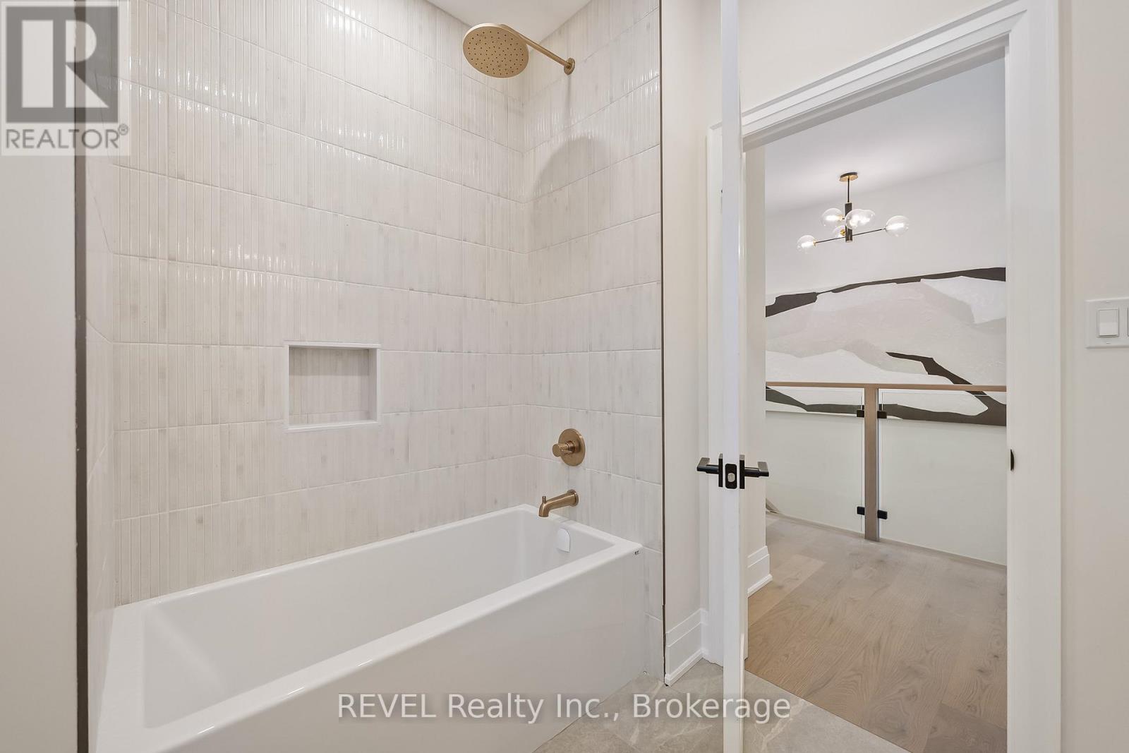 Photo 44 of 8 Accursi Crescent, Pelham ON