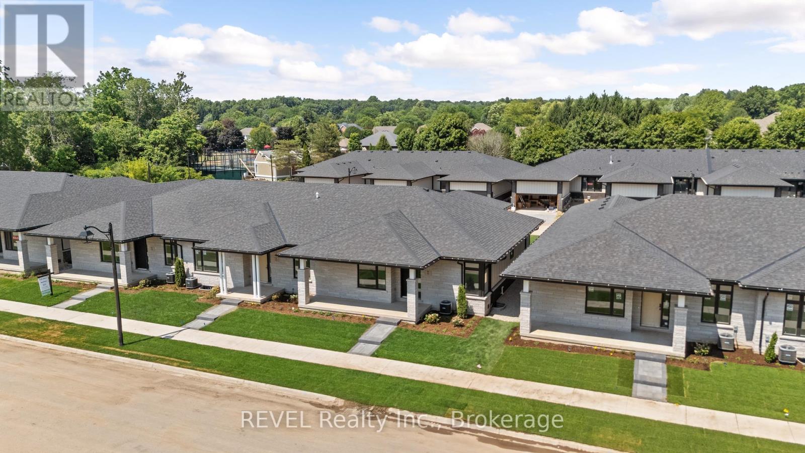 Photo 40 of 8 Accursi Crescent, Pelham ON
