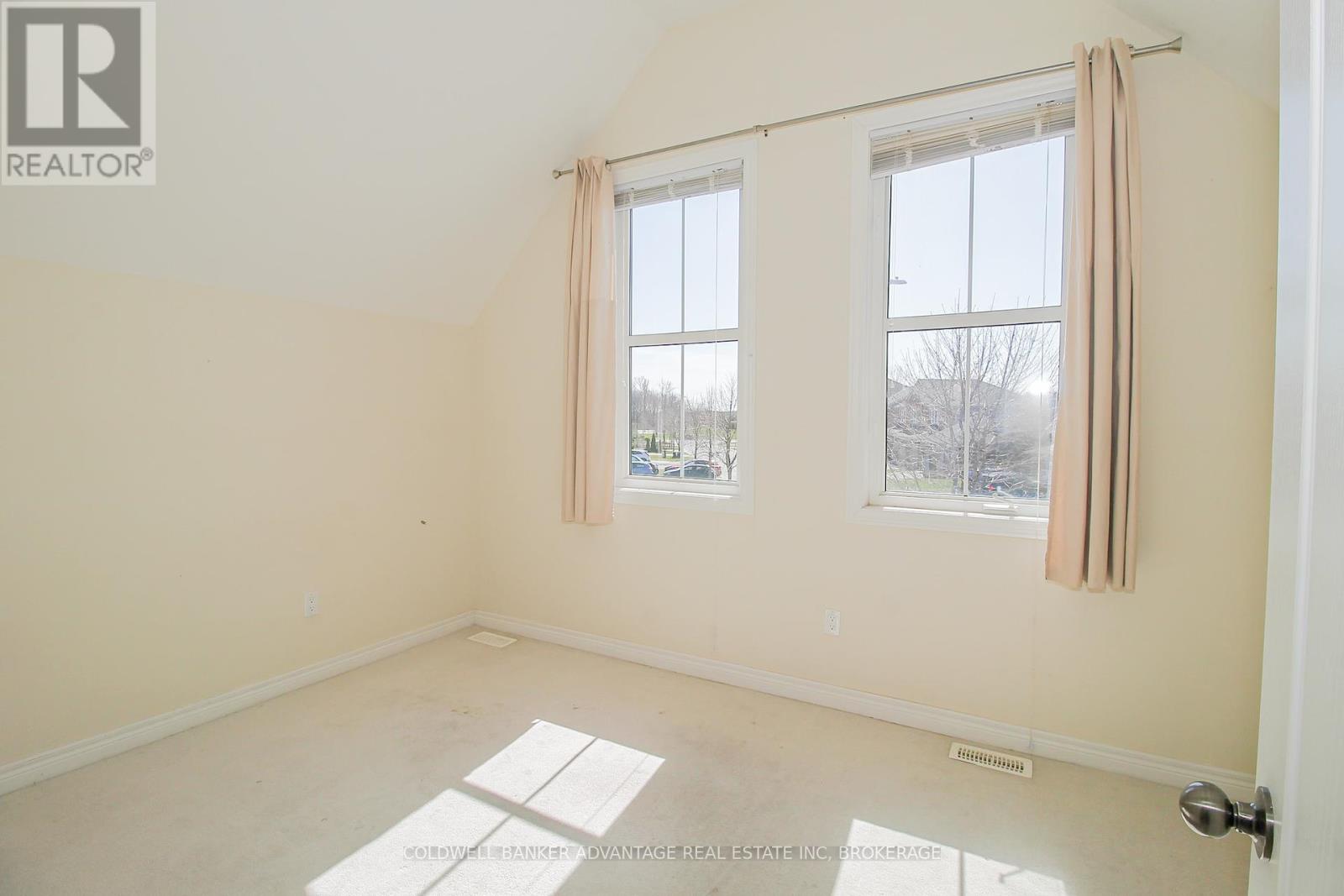 Photo 9 of 6366 Dilalla Crescent, Niagara Falls ON