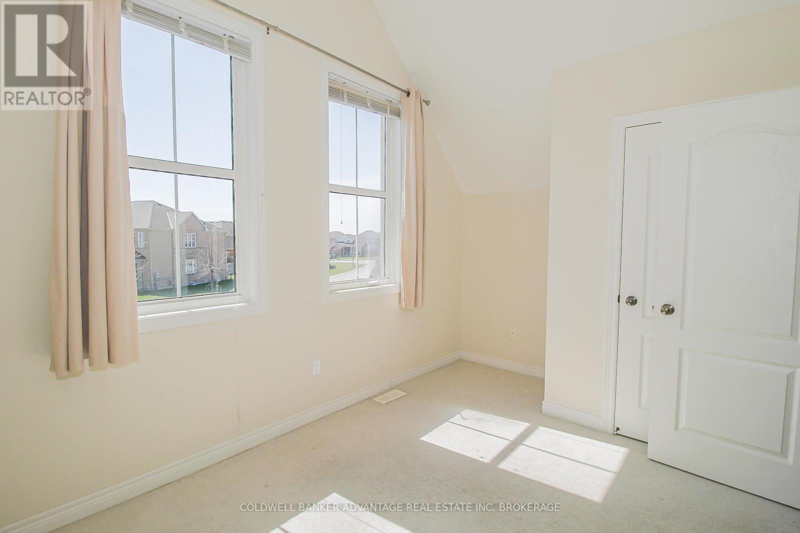 Photo 10 of 6366 Dilalla Crescent, Niagara Falls ON