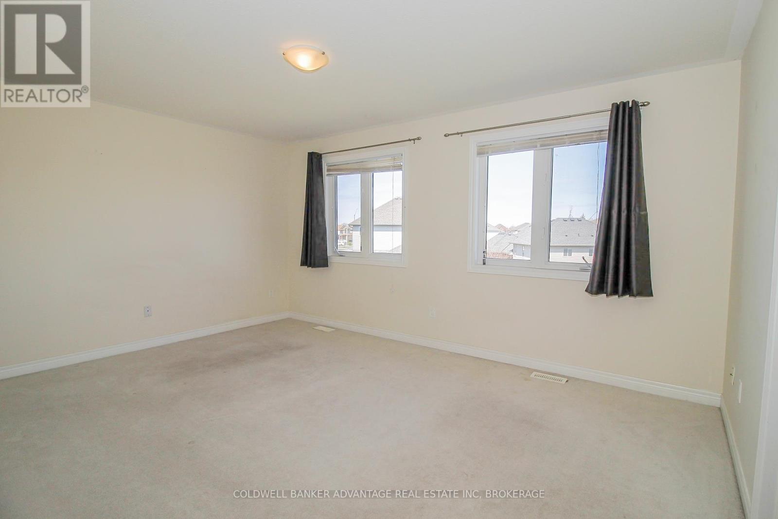 Photo 11 of 6366 Dilalla Crescent, Niagara Falls ON