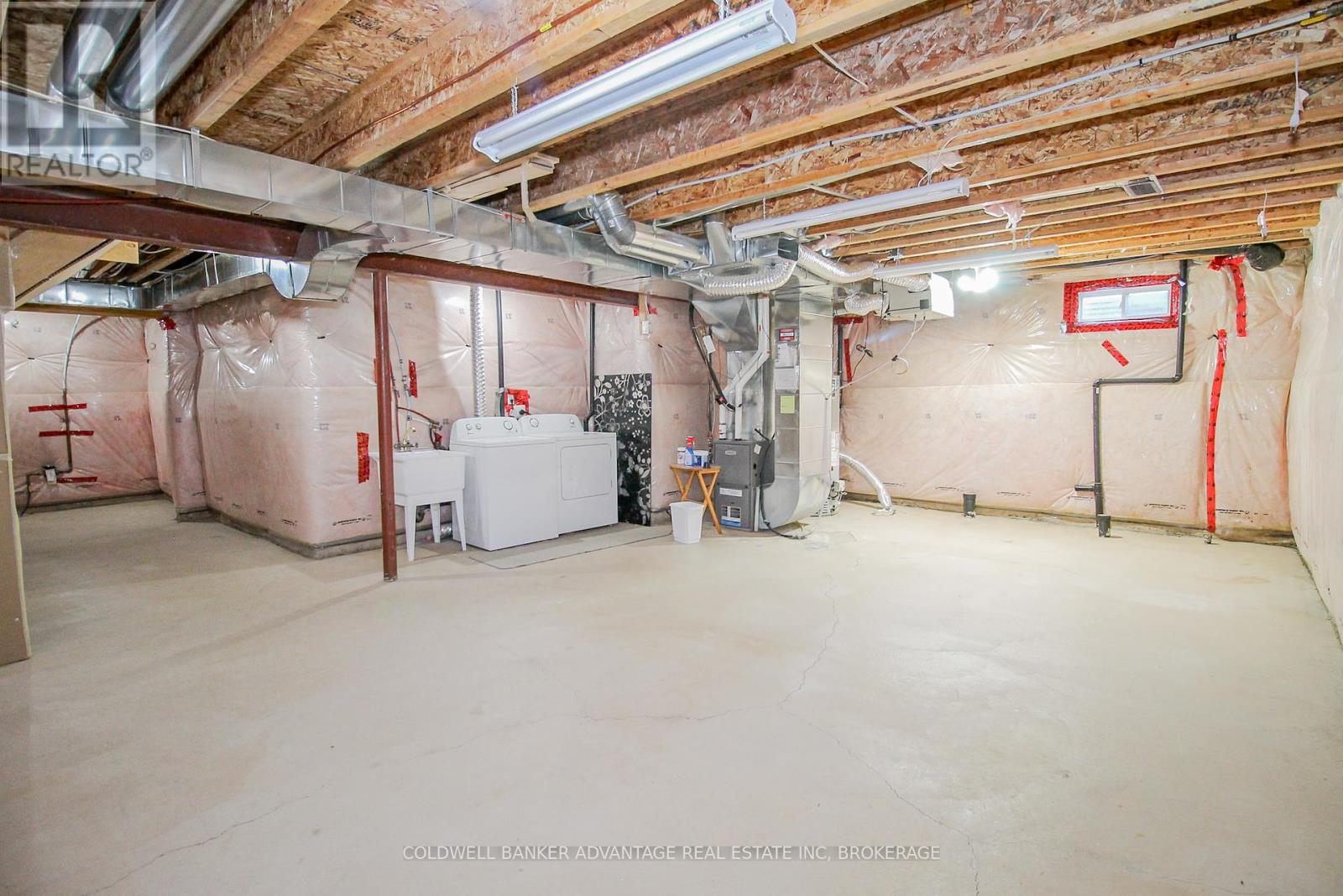 Photo 2 of 6366 Dilalla Crescent, Niagara Falls ON