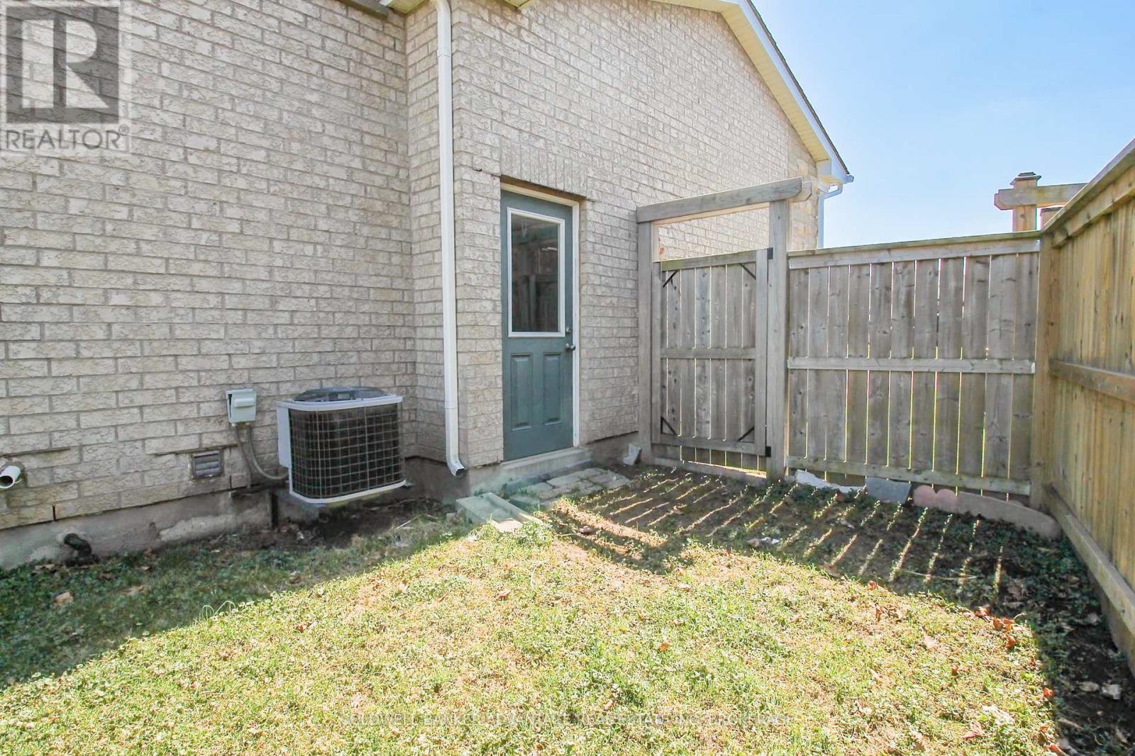 Photo 42 of 6366 Dilalla Crescent, Niagara Falls ON