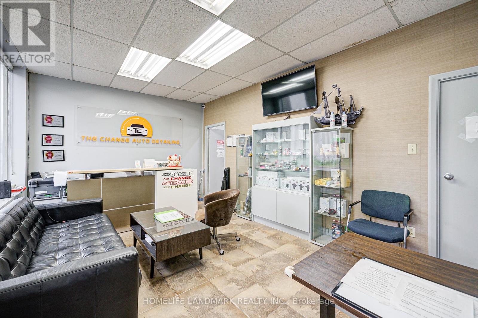 Photo 7 of 16 346 Newkirk Road, Richmond Hill ON
