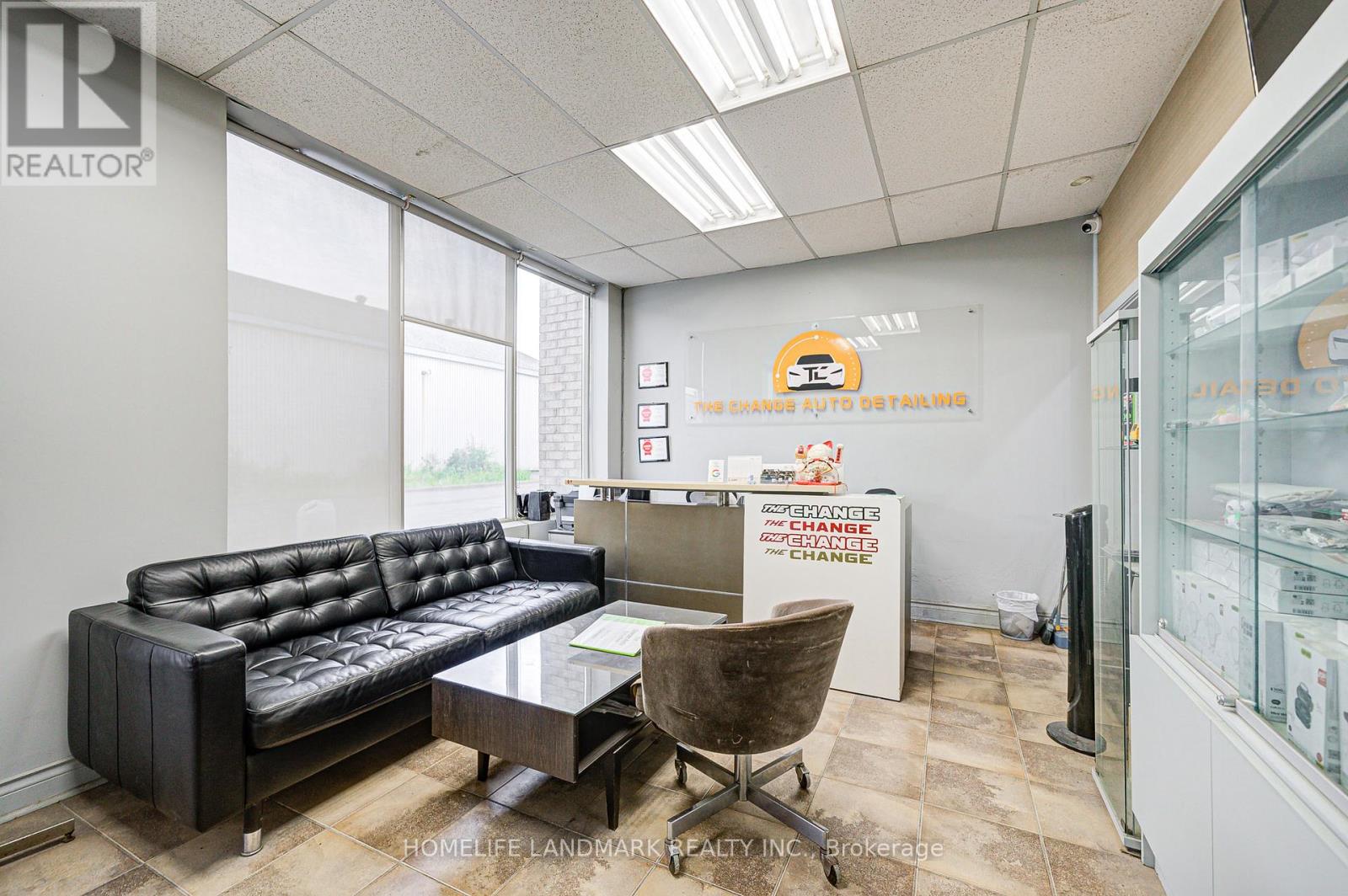 Photo 12 of 16 346 Newkirk Road, Richmond Hill ON