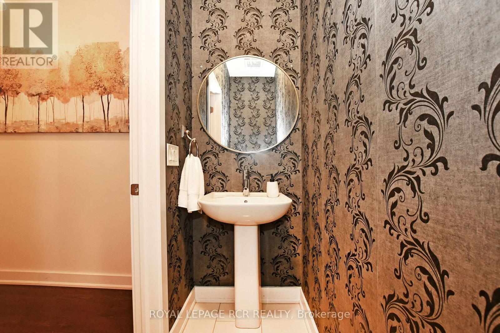 Photo 29 of 65 Anchusa Drive, Richmond Hill ON
