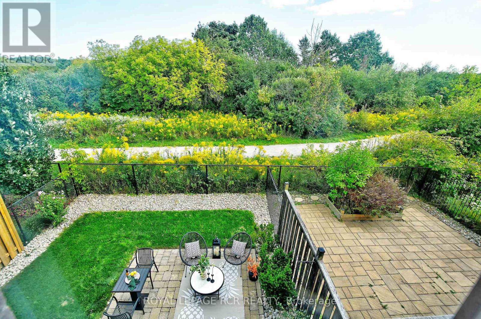 Photo 18 of 65 Anchusa Drive, Richmond Hill ON