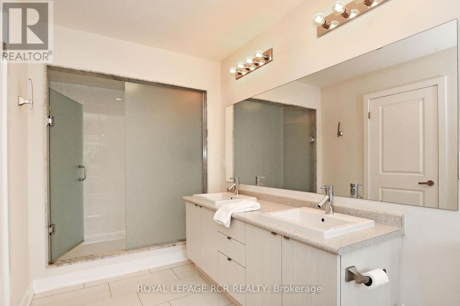 Photo 28 of 65 Anchusa Drive, Richmond Hill ON