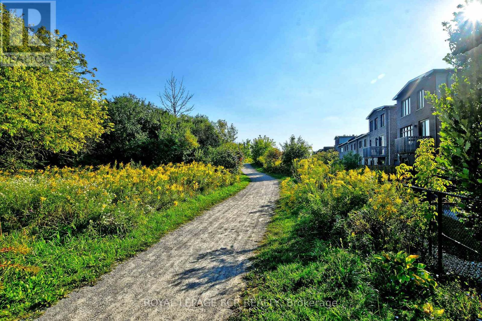 Photo 35 of 65 Anchusa Drive, Richmond Hill ON