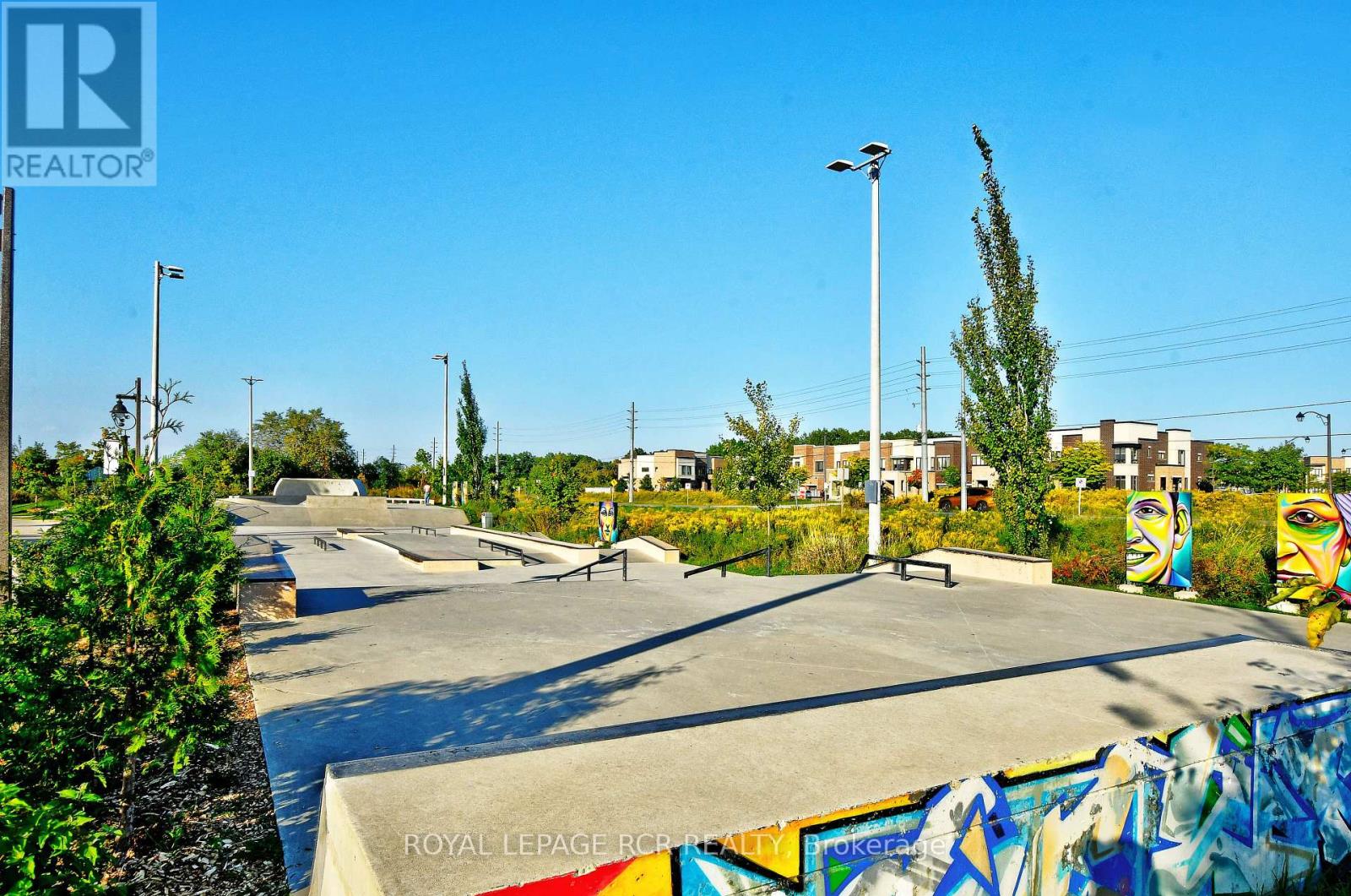 Photo 32 of 65 Anchusa Drive, Richmond Hill ON